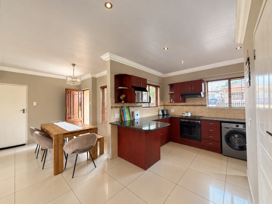 To Let 3 Bedroom Property for Rent in Hillside Free State
